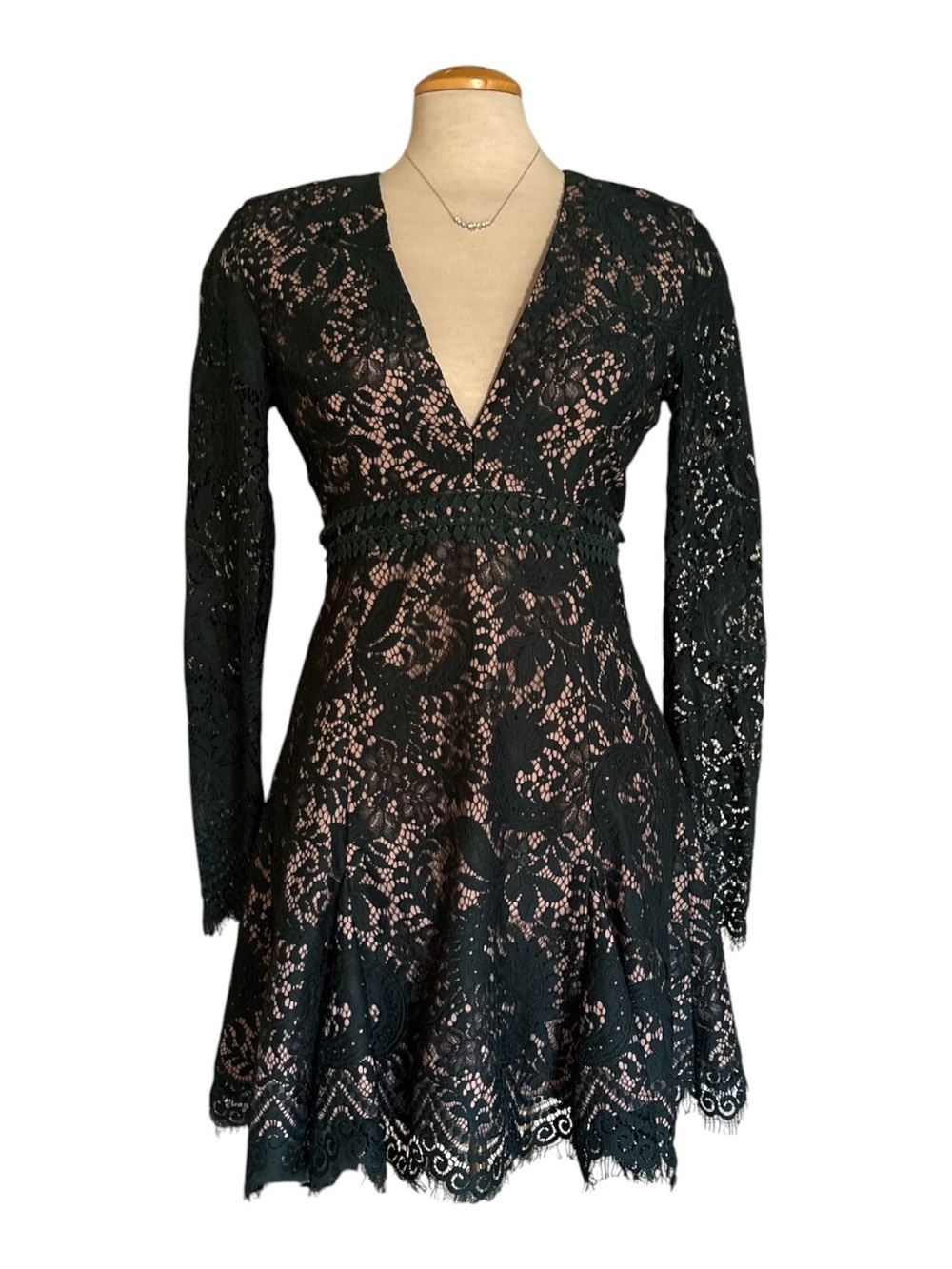 Stylestalker Dark Hunter Green Lace Overlay Long-Sleeve V-Neck Dress